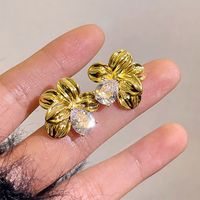 1 Pair Lady Shiny Flower Inlay Alloy Rhinestones Gold Plated Ear Studs main image 4