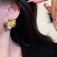 1 Pair Lady Shiny Flower Inlay Alloy Rhinestones Gold Plated Ear Studs main image 5