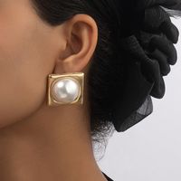 1 Paire Dame Style Simple Style Classique Carré Placage Incruster Alliage Perles Artificielles Plaqué Or 14k Boucles D'oreilles main image 1