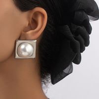 1 Paire Dame Style Simple Style Classique Carré Placage Incruster Alliage Perles Artificielles Plaqué Or 14k Boucles D'oreilles main image 6