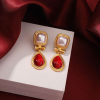 1 Pair Retro Simple Style Water Droplets Plating Inlay Copper Artificial Pearls Glass 18k Gold Plated Drop Earrings main image 1