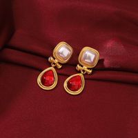 1 Pair Retro Simple Style Water Droplets Plating Inlay Copper Artificial Pearls Glass 18k Gold Plated Drop Earrings main image 2