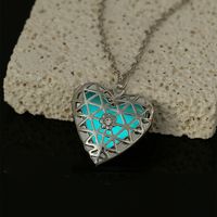 Classic Style Heart Shape Wings Copper Luminous Plating Inlay Resin Silver Plated Pendant Necklace main image 4