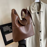 Women's Large Pu Leather Solid Color Vintage Style Classic Style Dumpling Shape Zipper Shoulder Bag Crossbody Bag main image 1