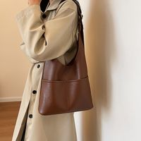 Women's Large Pu Leather Solid Color Vintage Style Classic Style Dumpling Shape Zipper Shoulder Bag Crossbody Bag main image 3