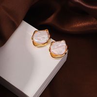 1 Pair Elegant Baroque Style Simple Style Irregular Plating Inlay Copper Pearl 18k Gold Plated Ear Studs main image 1