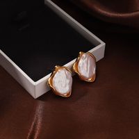 1 Pair Elegant Baroque Style Simple Style Irregular Plating Inlay Copper Pearl 18k Gold Plated Ear Studs main image 3
