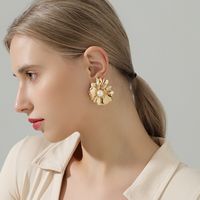 1 Pair Simple Style Flower Inlay Metal Pearl Ear Studs main image 5