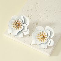 1 Pair Simple Style Flower Inlay Metal Ear Studs main image 3