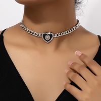 Retro Heart Shape Alloy Plating Inlay Zircon Gold Plated Women's Pendant Necklace main image 7