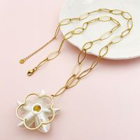 304 Stainless Steel Gold Plated Elegant French Style Plating Inlay Flower Artificial Pearls Shell Pendant Necklace main image 3