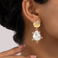 1 Paire Élégant Luxueux Dame Géométrique Placage Incruster Alliage Perles Artificielles Plaqué Or 14k Boucles D'oreilles main image 1