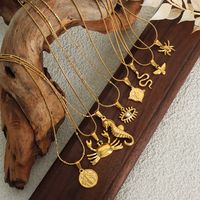 Moderner Stil Schlange Krabbe Titan Stahl Überzug 18 Karat Vergoldet Halskette Mit Anhänger main image 1