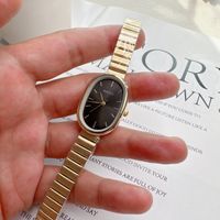 Casual Oval Buckle Quartz Women's Watches main image 1