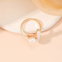 Wholesale Jewelry Elegant Pearl Alloy Gold Plated Asymmetrical Rings main image 4
