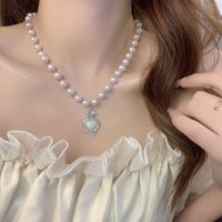 Élégant Style Simple Forme De Cœur Alliage Perlé Incruster Perles Artificielles Femmes Collier main image 5
