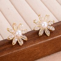 1 Pair Simple Style Snowflake Plating Inlay Copper Crystal Pearl 14k Gold Plated Ear Studs main image 3