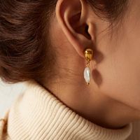 1 Paire Mignon Style Simple Style Classique Rond Placage Acier Inoxydable Perle D'eau Douce Plaqué Or Boucles D'oreilles main image 5