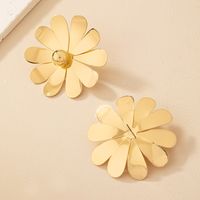 1 Pair Exaggerated Sweet Flower Plating Alloy Ear Studs main image 4