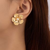 1 Pair Simple Style Flower Inlay Alloy Pearl Ear Studs main image 2