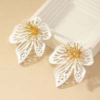 1 Pair Simple Style Flower Plating Hollow Out Metal Ear Studs main image 3