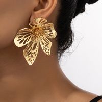 1 Pair Simple Style Flower Plating Hollow Out Metal Ear Studs main image 4