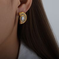 1 Pair Vintage Style Baroque Style Semicircle Plating Inlay Titanium Steel Artificial Pearls Artificial Diamond 18k Gold Plated Ear Studs main image 2