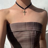 Retro Cross Solid Color Alloy Plating Inlay Rhinestones Gold Plated Women's Pendant Necklace main image 3