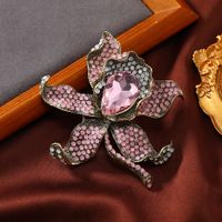 Retro Flor Aleación Embutido Diamantes De Imitación Mujeres Broches sku image 1