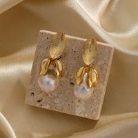 1 Pair Simple Style Leaf Plating Inlay Copper Pearl 18k Gold Plated Drop Earrings main image 1