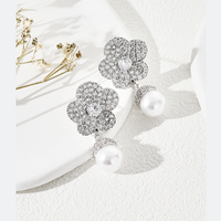 1 Paire Mignon Sucré Fleur Incruster Le Cuivre Zircon Blanc Palladium K Boucles D'oreilles main image 4