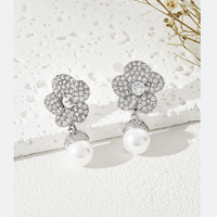 1 Paire Mignon Sucré Fleur Incruster Le Cuivre Zircon Blanc Palladium K Boucles D'oreilles main image 3