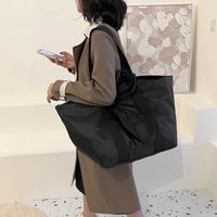Women's All Seasons Nylon Solid Color Basic Streetwear Sewing Thread Bucket Zipper Shoulder Bag Handbag main image 3