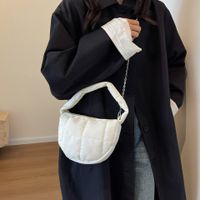 Women's Medium Polyester Solid Color Streetwear Dumpling Shape Zipper Shoulder Bag Crossbody Bag Underarm Bag main image 4