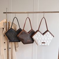 Women's All Seasons Pu Leather Printing Classic Style Streetwear Sewing Thread Bucket Zipper Tote Bag main image 1