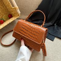 Women's Medium Pu Leather Solid Color Classic Style Square Magnetic Buckle Shoulder Bag Crossbody Bag Square Bag main image 1