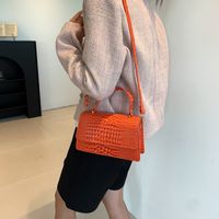 Women's Medium Pu Leather Solid Color Classic Style Square Magnetic Buckle Shoulder Bag Crossbody Bag Square Bag main image 5