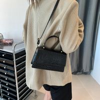 Women's Medium Pu Leather Solid Color Classic Style Square Magnetic Buckle Shoulder Bag Crossbody Bag Square Bag main image 2