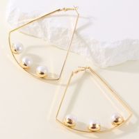 1 Pair Simple Style Solid Color Inlay Iron Pearl Ear Studs main image 3