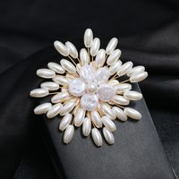 Elegant Simple Style Flower Artificial Crystal Imitation Pearl Alloy Unisex Brooches main image 4