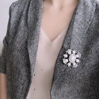 Retro Geometric Alloy Plating Inlay Artificial Pearls Unisex Brooches main image 4