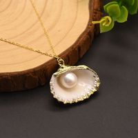 Retro Shell Copper Plating Inlay Pearl 18k Gold Plated Pendant Necklace main image 1