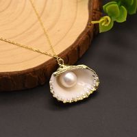 Retro Shell Copper Plating Inlay Pearl 18k Gold Plated Pendant Necklace main image 5