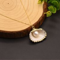 Retro Shell Copper Plating Inlay Pearl 18k Gold Plated Pendant Necklace main image 2