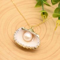 Retro Shell Copper Plating Inlay Pearl 18k Gold Plated Pendant Necklace sku image 4