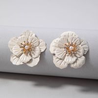 Retro Blume Überzug Legierung Perle Ohrringe sku image 1
