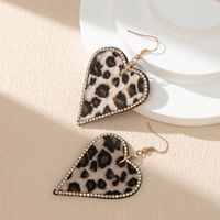 1 Pair Elegant Classic Style Streetwear Leopard Plating Inlay Pu Leather Rhinestones Drop Earrings main image 4