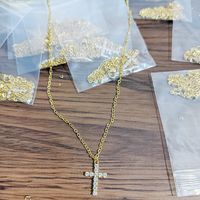 Acero Titanio Chapados en oro de 18k Elegante Ropa De Calle Enchapado Embutido Cruzar Circón Collar Colgante main image 2