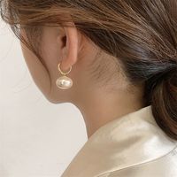 1 Pair Casual Modern Style Round Inlay Alloy Pearl Drop Earrings main image 5