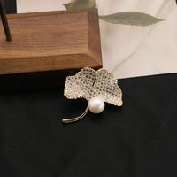 Elegant Retro Flower Alloy Plating Inlay Freshwater Pearl Women's Brooches 1 Piece sku image 4
